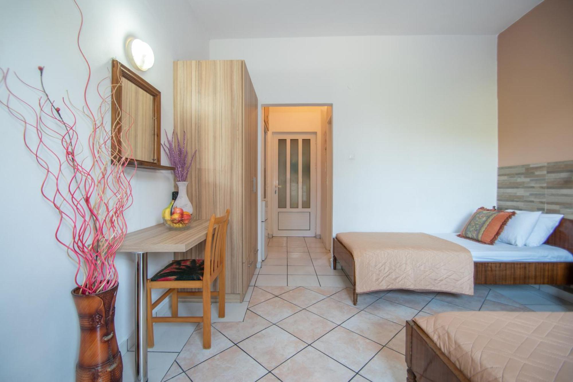 Dora Guest house